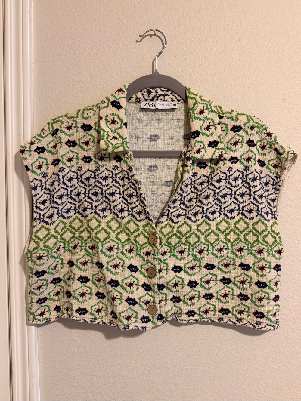 Zara Patterned Green and Navy Button-Front Cropped Top - Picture 3 of 8